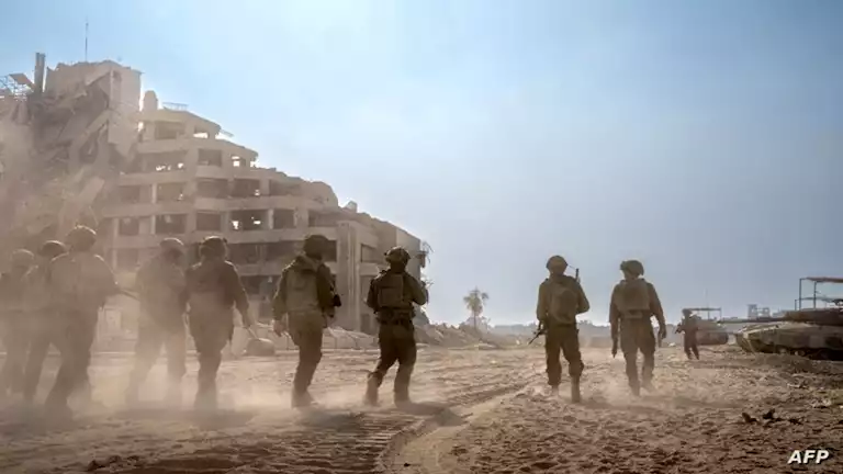 الجيش الإسرائيلي يشرع في إنشاء طريق جديد ضمن خان يونس الجيش الإسرائيلي يشرع في إنشاء طريق جديد ضمن خان يونس