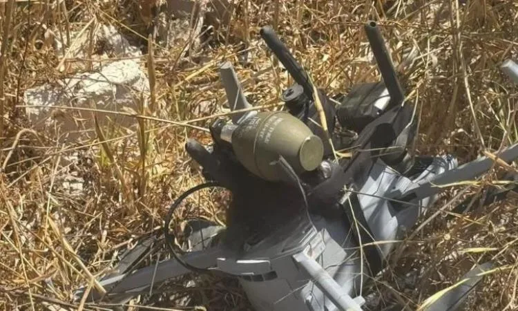 الجيش اللبناني: إسقاط طائرة مسيرة إسرائيلية محملة بقنبلة يدوية في ميس الجبل الجيش اللبناني: إسقاط طائرة مسيرة إسرائيلية محملة بقنبلة يدوية في ميس الجبل