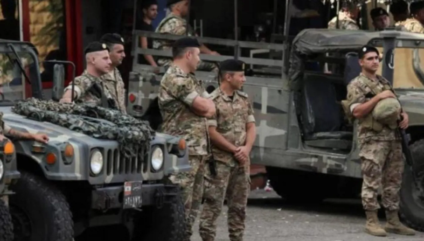 الجيش اللبناني يعتقل مواطناً شارك في “الاستعراض المسلح” بزقاق البلاط الجيش اللبناني يعتقل مواطناً شارك في “الاستعراض المسلح” بزقاق البلاط