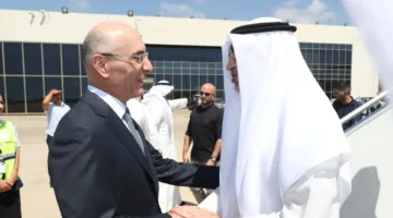 الحجار يلتقي نظيره الكويتي في المطار ويؤكد على تعزيز تبادل الخبرات