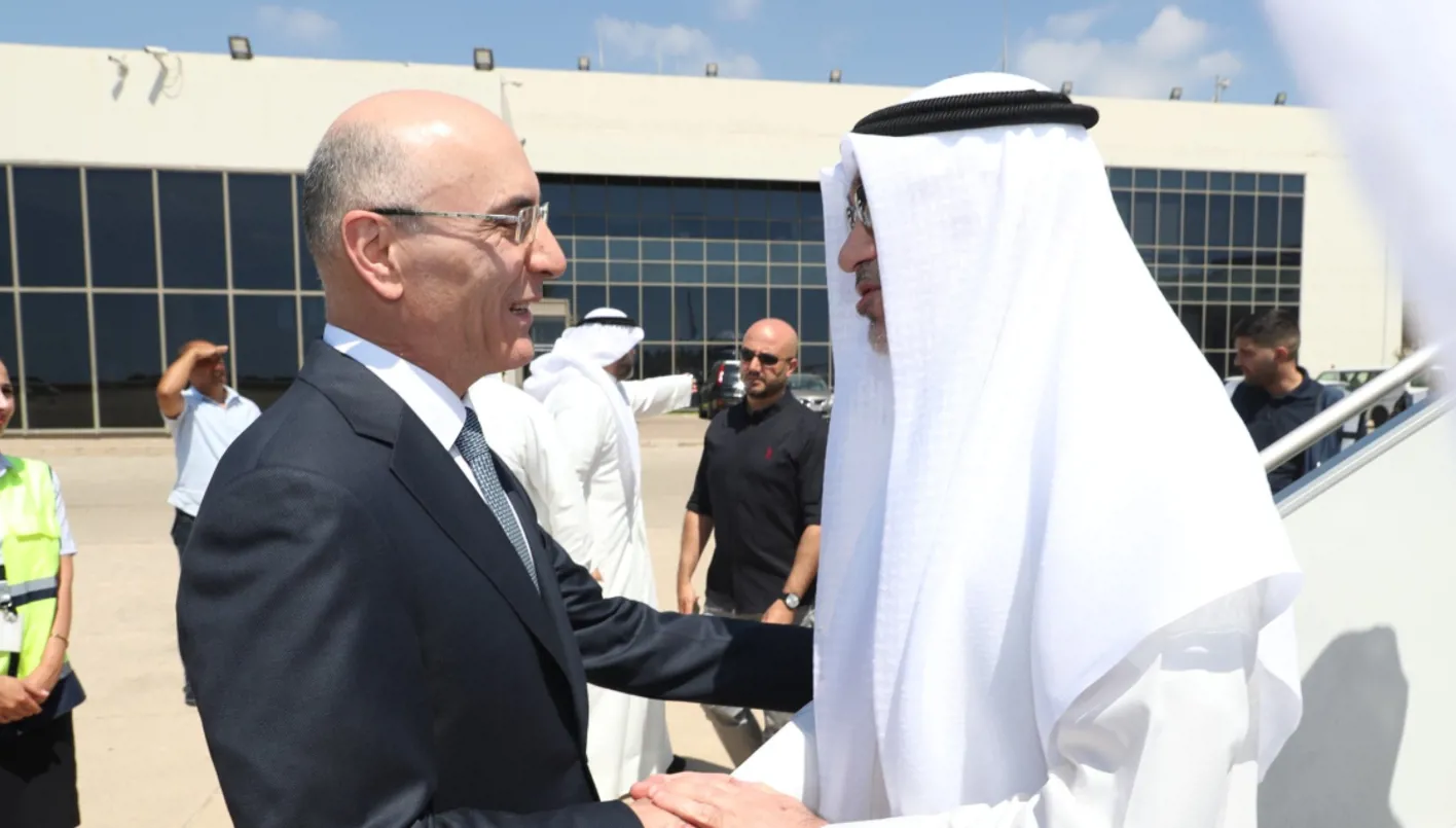 الحجار يلتقي نظيره الكويتي في المطار ويؤكد على تعزيز تبادل الخبرات الحجار يلتقي نظيره الكويتي في المطار ويؤكد على تعزيز تبادل الخبرات