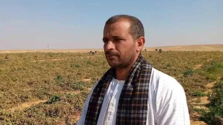 الحزن يعتصر والد أطفال المنيا ونقله إلى مستشفى أسيوط الحزن يعتصر والد أطفال المنيا ونقله إلى مستشفى أسيوط
