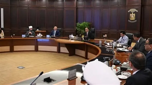 الحكومة: إغلاق جميع الفتحات في الحواجز الوسطى والجانبية ضمن التحويلات المرورية
