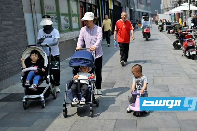 الحكومة الصينية تقدم 500 دولار لكل طفل تحت سن الثلاث سنوات كحافز للإنجاب.