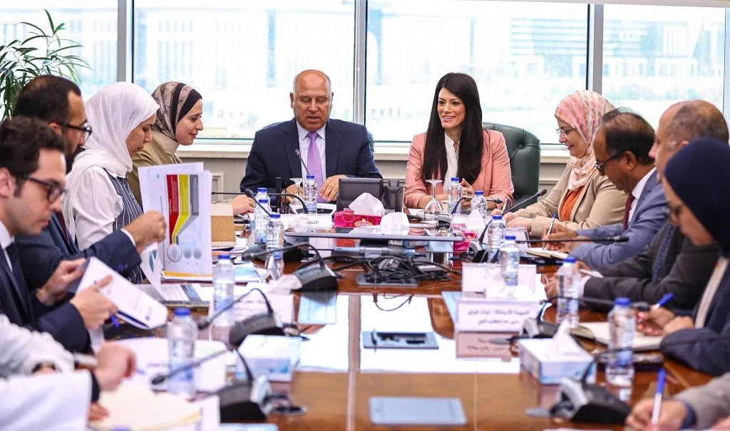 الحكومة تتفحص إعداد منصة وطنية لدعم تمويل التحول نحو الصناعة الخضراء الحكومة تتفحص إعداد منصة وطنية لدعم تمويل التحول نحو الصناعة الخضراء