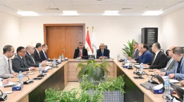 الحكومة تستعرض خيارات حماية المياه من تلوث مصانع سكر القصب
