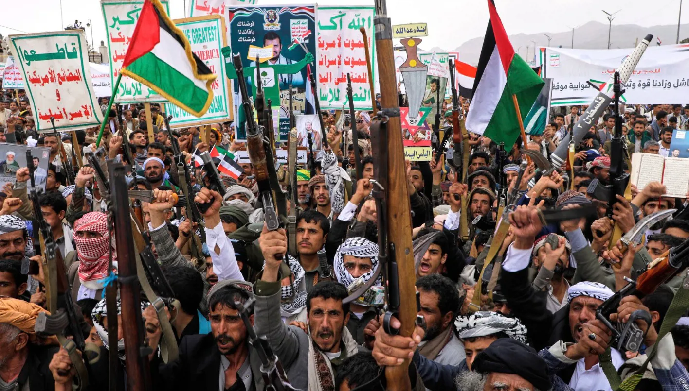 الحوثيون يتبنون مسؤولية غرق السفينة ‘إترنيتي سي’ الحوثيون يتبنون مسؤولية غرق السفينة ‘إترنيتي سي’