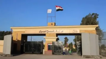الخارجية: معبر رفح مفتوح من الجانب المصري، والاحتلال يحول دون دخول المساعدات إلى غزة.