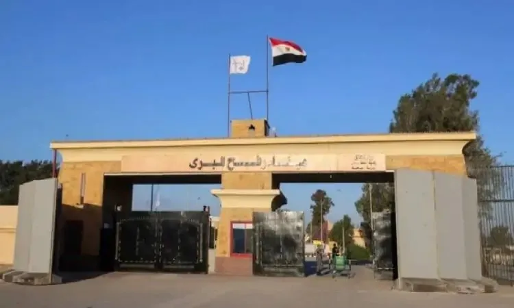 الخارجية: معبر رفح مفتوح من الجانب المصري، والاحتلال يحول دون دخول المساعدات إلى غزة.