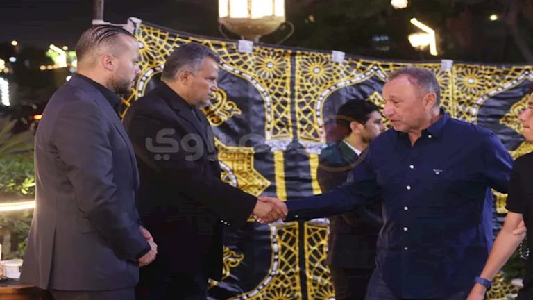 الخطيب وحسن مصطفى.. شخصيات بارزة في تقديم واجب العزاء لعمّة النائب محمد الجارح الخطيب وحسن مصطفى.. شخصيات بارزة في تقديم واجب العزاء لعمّة النائب محمد الجارح