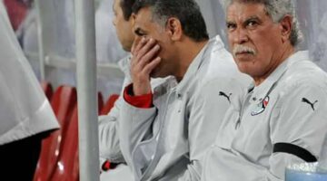 «الخطيب» يزور حسن شحاتة خلال وجوده في غرفة العمليات للاطمئنان عليه
