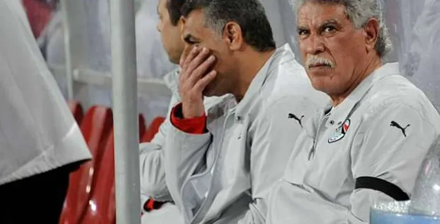 «الخطيب» يزور حسن شحاتة خلال وجوده في غرفة العمليات للاطمئنان عليه