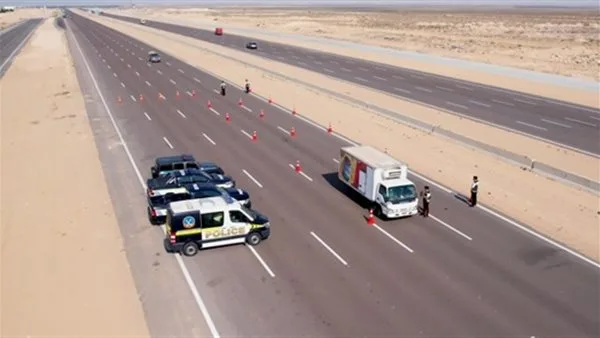 الداخلية: إلقاء القبض على 23 سائقاً بتهمة تعاطي المخدرات على الطريق الإقليمي. الداخلية: إلقاء القبض على 23 سائقاً بتهمة تعاطي المخدرات على الطريق الإقليمي.