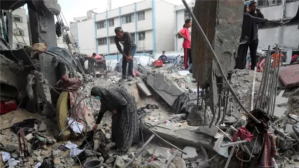الدفاع المدني في غزة: أكثر من 30 شخصاً لا يزالون تحت الأنقاض حتى الآن الدفاع المدني في غزة: أكثر من 30 شخصاً لا يزالون تحت الأنقاض حتى الآن