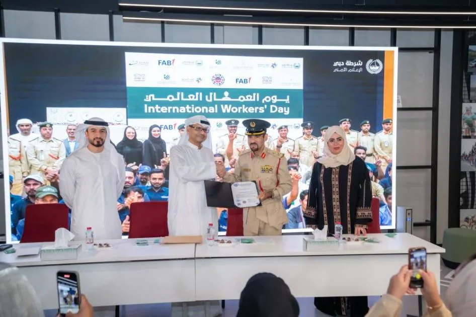 الدكتوراه الفخرية العالمية لمستشار الصحة في شرطة دبي الدكتوراه الفخرية العالمية لمستشار الصحة في شرطة دبي