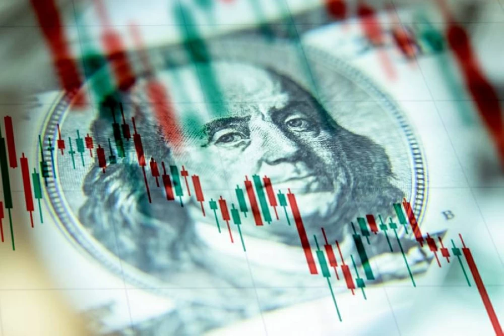 الدولار على وشك تسجيل أول زيادة شهرية في 2025. الدولار على وشك تسجيل أول زيادة شهرية في 2025.