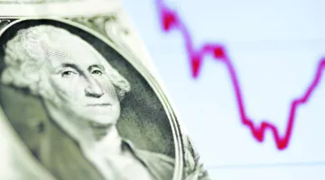 الدولار يحافظ على مستوياته القريبة من ذروته خلال 3 أسابيع