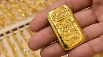 الذهب ينخفض إلى أقل مستوى له منذ حوالي أسبوعين