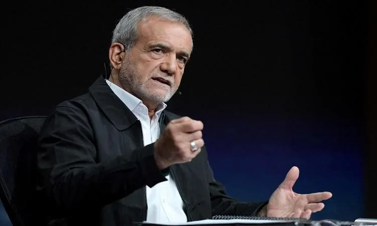 الرئيس الإيراني يطالب بتعزيز العلاقات مع الدول المجاورة في جميع المجالات الرئيس الإيراني يطالب بتعزيز العلاقات مع الدول المجاورة في جميع المجالات