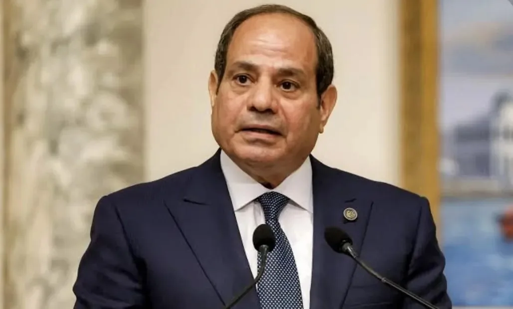 الرئيس السيسي يؤكد على أهمية تعزيز الإنتاج المحلي وتوطين التكنولوجيا وتقليل الاعتماد على الواردات في القطاعات الأساسية.