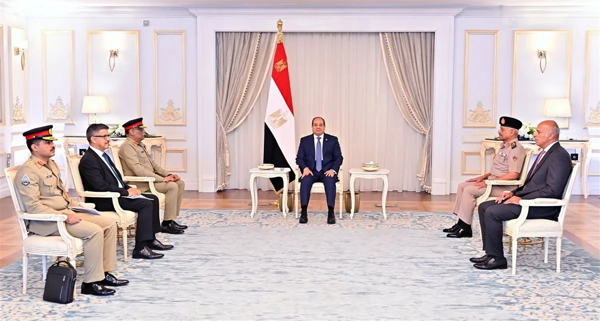 الرئيس السيسي يرحب برئيس هيئة الأركان المشتركة الباكستانية الرئيس السيسي يرحب برئيس هيئة الأركان المشتركة الباكستانية