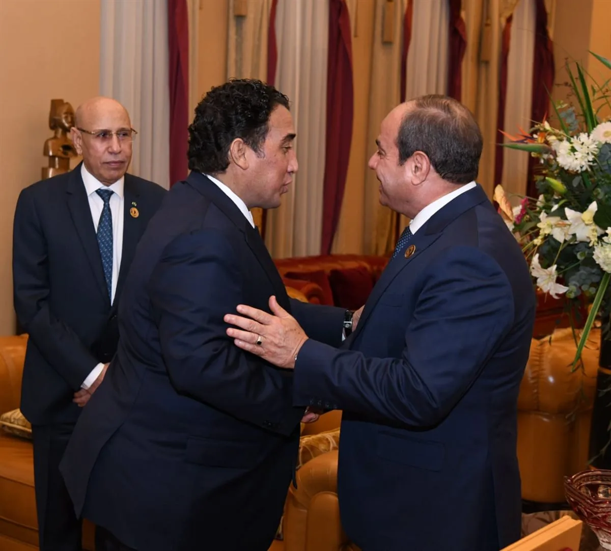 الرئيس السيسي يعود إلى مصر بعد حضوره قمة الاتحاد الإفريقي