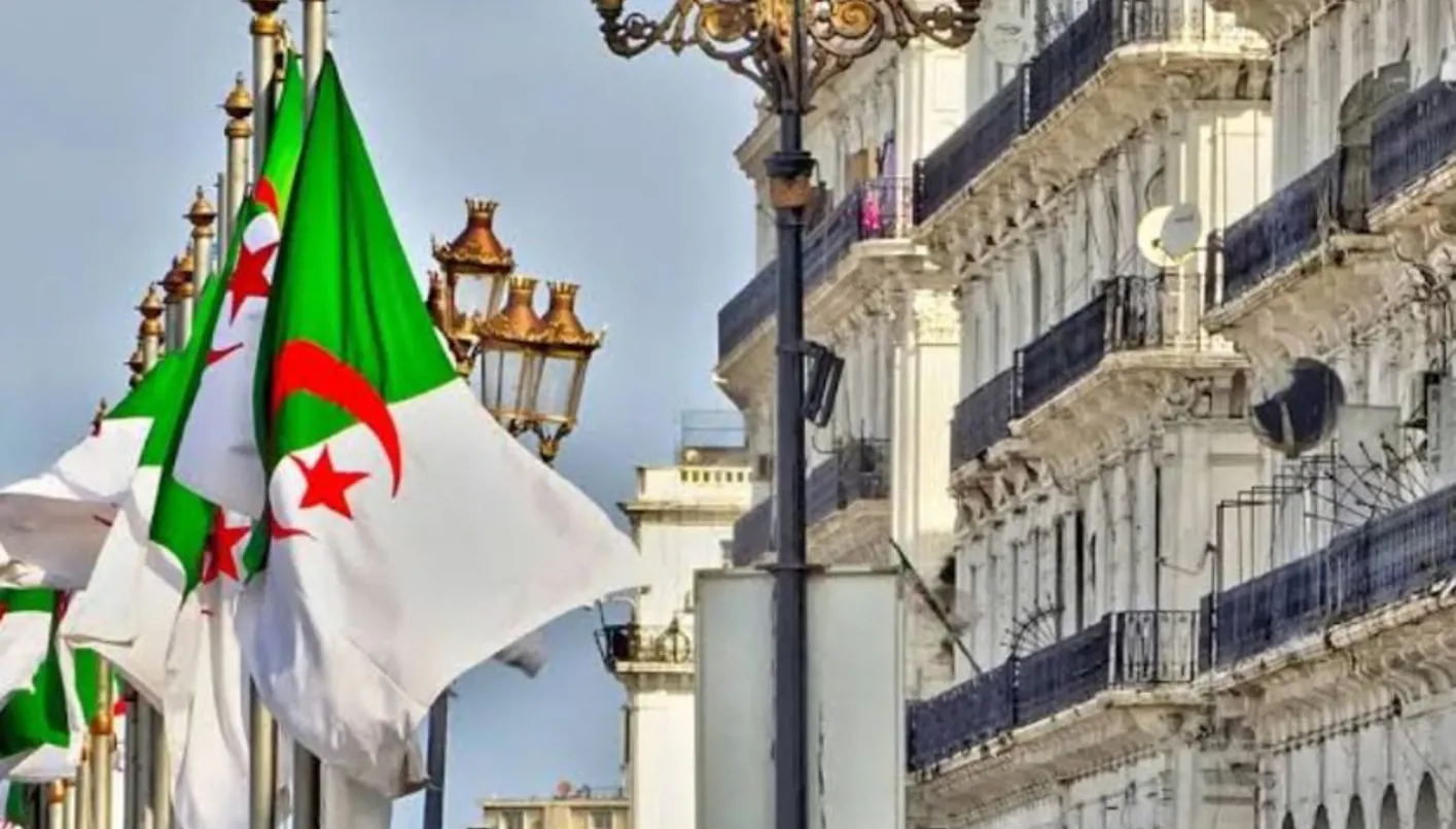 الرئيس اللبناني يزور الجزائر اليوم: استقبال حار وتركيز على إعادة الإعمار في المناقشات السياسية الرئيس اللبناني يزور الجزائر اليوم: استقبال حار وتركيز على إعادة الإعمار في المناقشات السياسية