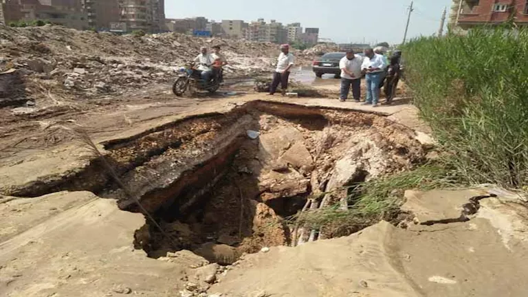 الرابع خلال يومين: انهيار أرضي وانفجار خط مياه في ميت غمر