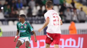 الرجاء المغربي يقرر إنهاء عقد لاعب بارز بناءً على توجيهات الشابي