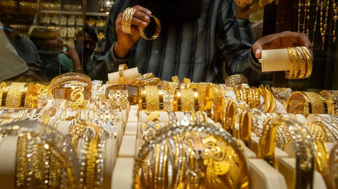 الرسوم المحتملة لترامب تؤثر على أسعار الذهب.. كيف ترتبط بالدولار وعائدات السندات؟