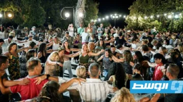 الرقصات الصيفية الجماعية في القرى اليونانية تجذب السياح