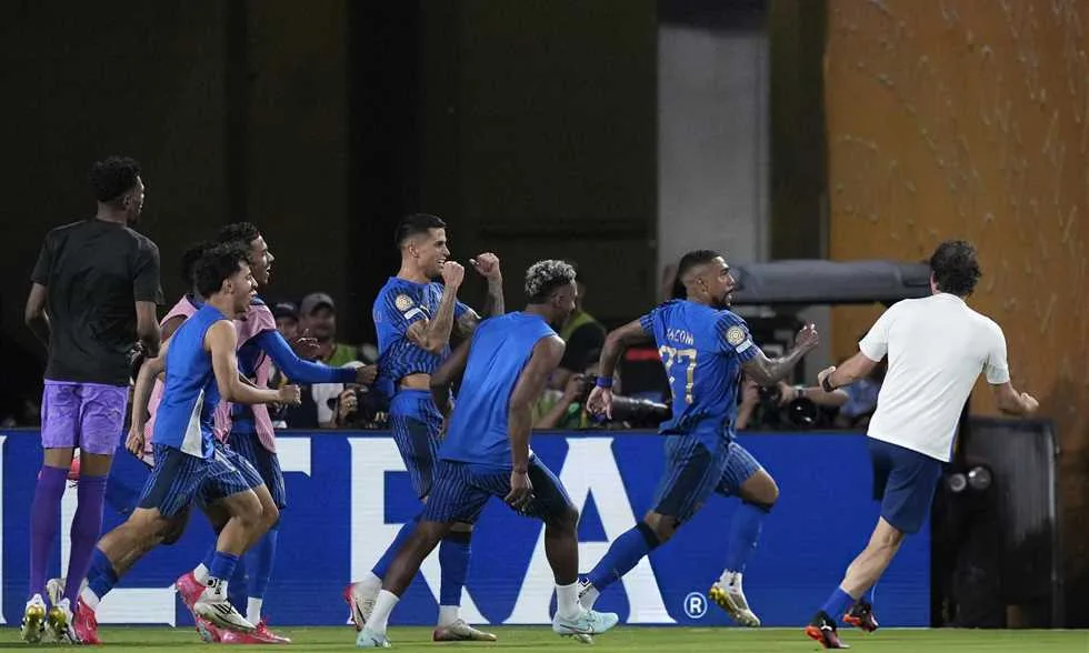 الزعيم يتجاوز الحدود.. الهلال السعودي يتأهل لربع نهائي المونديال بانتصار تاريخي على مانشستر سيتي الزعيم يتجاوز الحدود.. الهلال السعودي يتأهل لربع نهائي المونديال بانتصار تاريخي على مانشستر سيتي