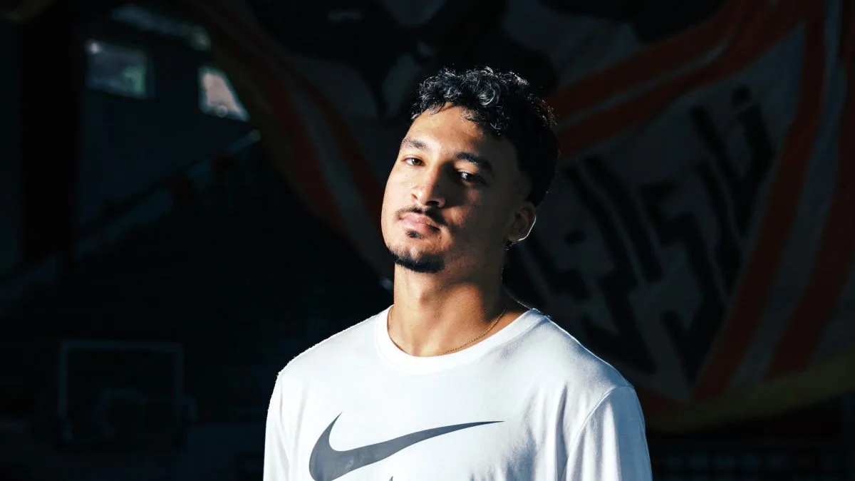 الزمالك يعلن توقيع عقد مع أحمد شريف.. الصفقة الرابعة في الصيف الزمالك يعلن توقيع عقد مع أحمد شريف.. الصفقة الرابعة في الصيف