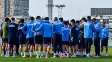 الزمالك ينهي تحضيراته لمباراة أورانج بتدريب بدني خفيف وتمرينات مخصصة لحراس المرمى.