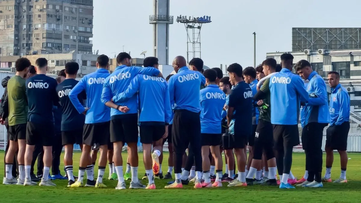الزمالك ينهي تحضيراته لمباراة أورانج بتدريب بدني خفيف وتمرينات مخصصة لحراس المرمى.