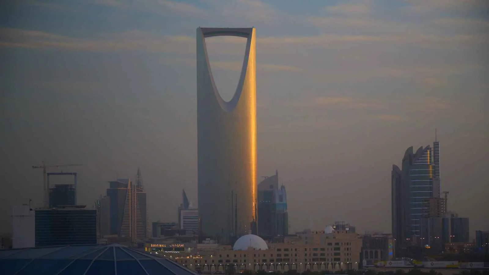 السعودية: القروض العقارية تتجاوز 253 مليار دولار في غضون ثلاثة أشهر السعودية: القروض العقارية تتجاوز 253 مليار دولار في غضون ثلاثة أشهر