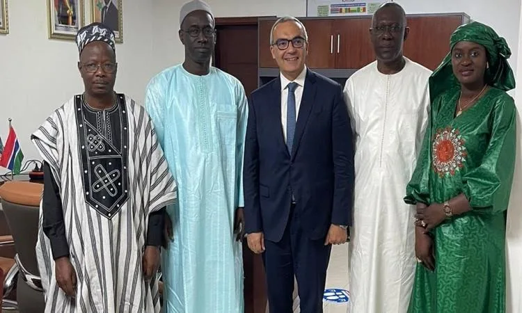 السفير المصري في السنغال يجتمع بالمفوض السامي لمنظمة “استثمار نهر جامبيا”