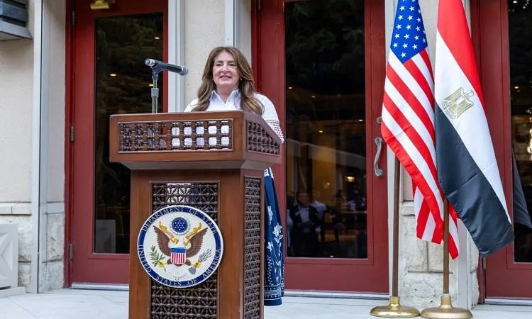 السفيرة الأمريكية تكرّم 35 طالبًا مصريًا تم اختيارهم لبرنامج KL-YES السفيرة الأمريكية تكرّم 35 طالبًا مصريًا تم اختيارهم لبرنامج KL-YES