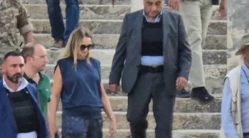 السفيرة الأمريكية ليزا جونسون تشارك في افتتاح مهرجانات بعلبك بمعبد باخوس