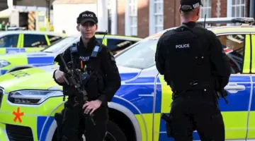 السلطات البريطانية: وفاة شخصين إثر حادث طعن بالقرب من جسر البرج في وسط لندن