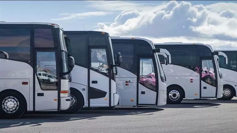 السياحة تكشف عن خطط جديدة لتحديث أسطول النقل السياحي لعام 2025 السياحة تكشف عن خطط جديدة لتحديث أسطول النقل السياحي لعام 2025
