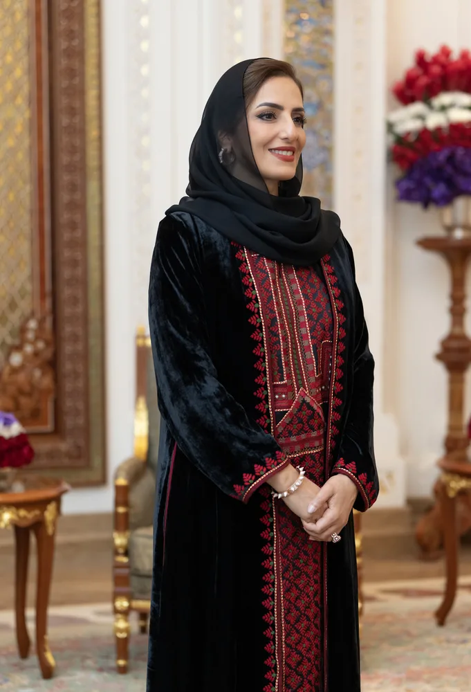 السيدة الفاضلة عقيلة جلالة السلطان تلقي كلمة للطلاب المتفوقين في شهادة دبلوم التعليم العام والمقبولين في مؤسسات التعليم العالي.