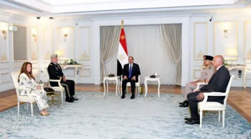 السيسي يتحدث إلى قائد القيادة المركزية الأمريكية: نهر النيل يمثل قضية أمن قومي لمصر.