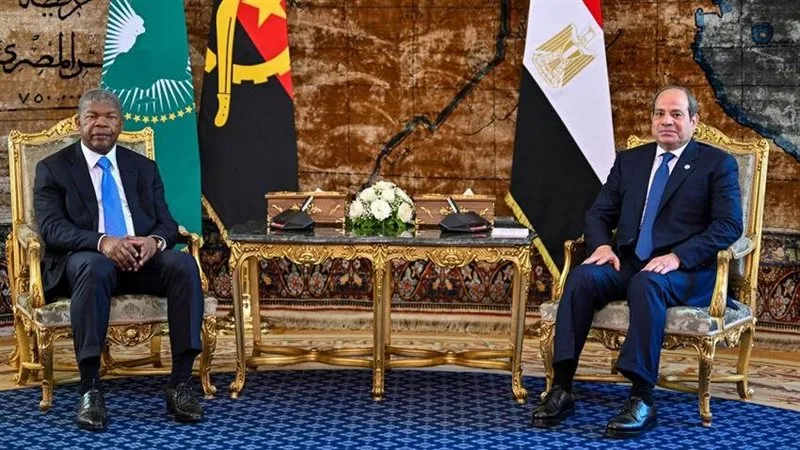 السيسي يجري محادثات مع رئيس أنجولا حول قضايا القرن الأفريقي والسودان والساحل وحوض النيل.