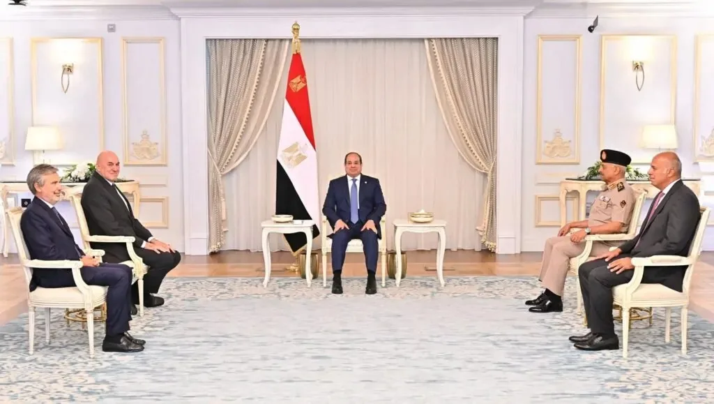 «السيسي» يستقبل وزير الدفاع الإيطالي لمناقشة تعزيز الشراكة وتطورات الأوضاع في المنطقة «السيسي» يستقبل وزير الدفاع الإيطالي لمناقشة تعزيز الشراكة وتطورات الأوضاع في المنطقة