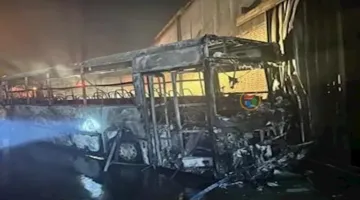 السيطرة على حريق في مصنع كريازي بالعبور بعد تواجد 10 براميل زيت وأتوبيس