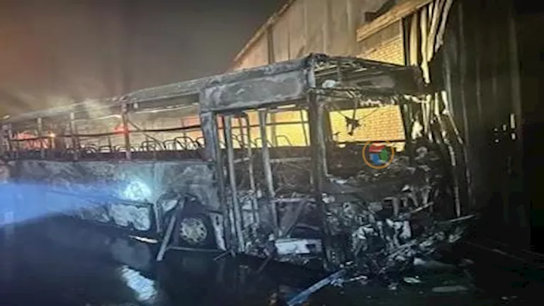 السيطرة على حريق في مصنع كريازي بالعبور بعد تواجد 10 براميل زيت وأتوبيس السيطرة على حريق في مصنع كريازي بالعبور بعد تواجد 10 براميل زيت وأتوبيس
