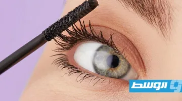 الشاي الأخضر والألوفيرا: وسيلة مثالية لعناية الرموش