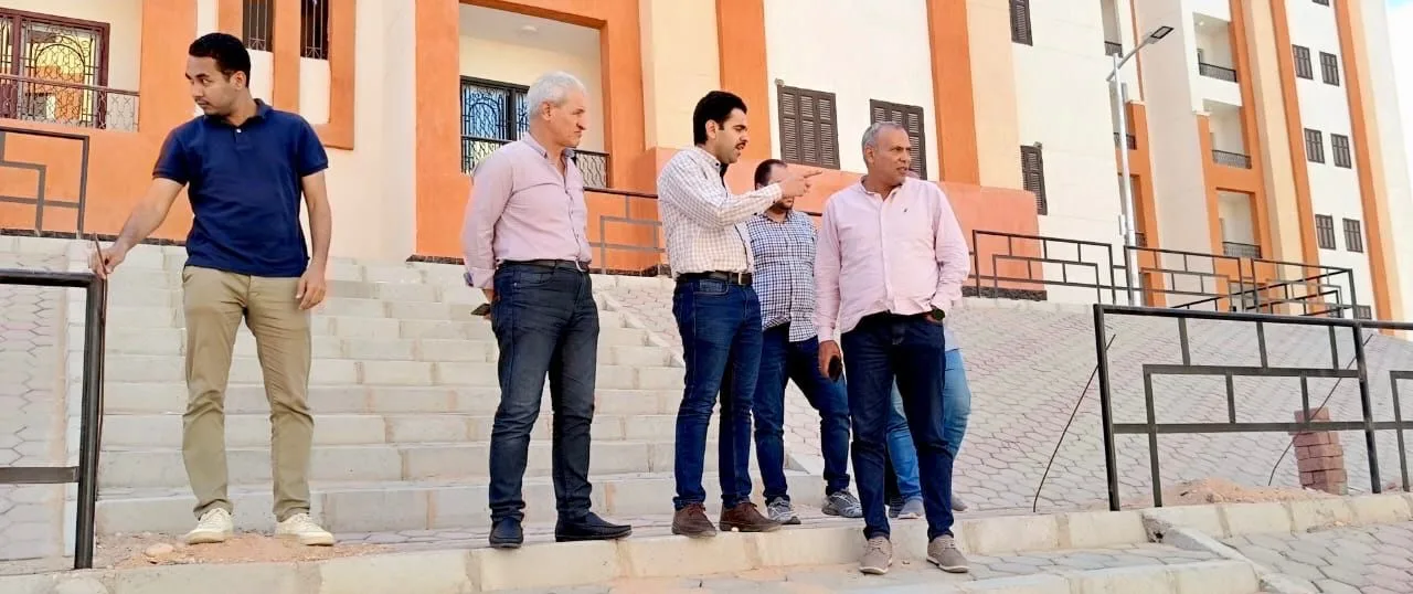 الشربيني يراقب مشروعات الإسكان والخدمات في مدينة العبور الجديدة مع التأكيد على أهمية الالتزام بالمواعيد المحددة وجودة التنفيذ.