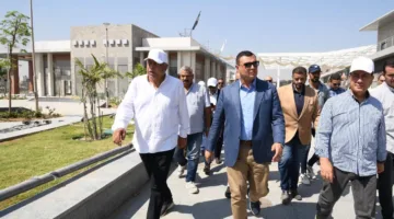 الشربيني يقوم بجولة في المنطقة الاستثمارية ومشروع “الأرينا” داخل حدائق تلال الفسطاط ويؤكد على أهمية تسريع العمل.
